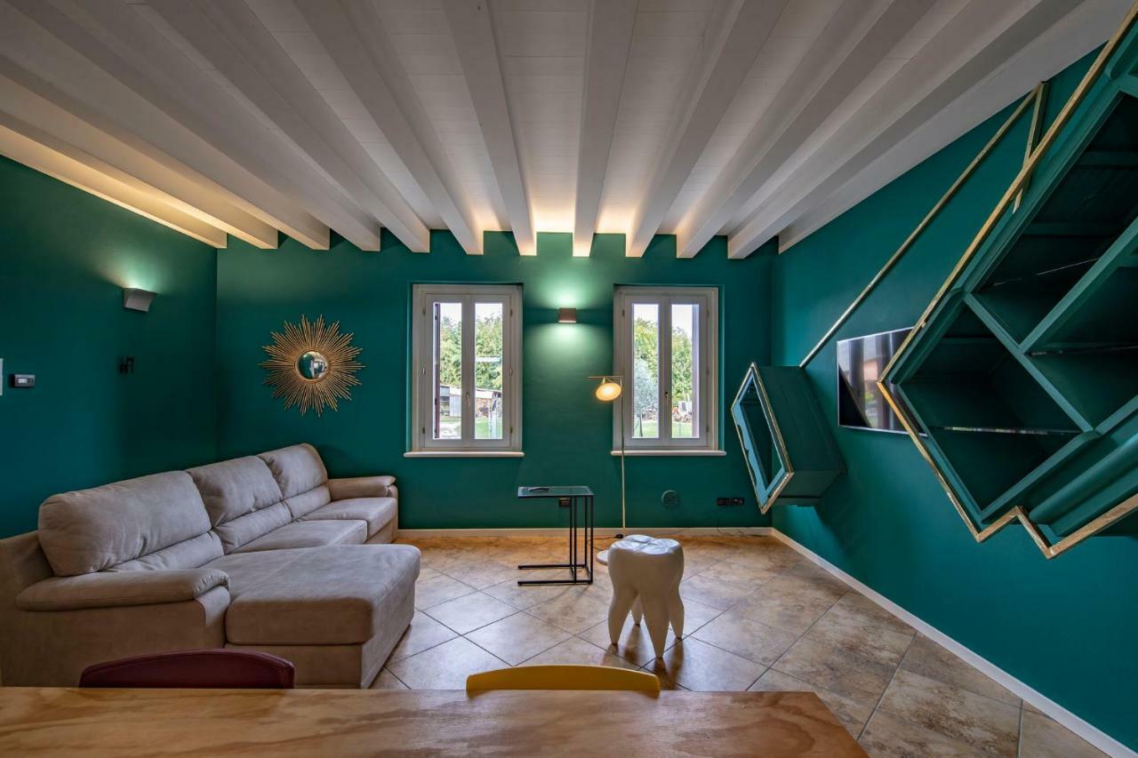 Вилла Designcontrodesign Дезенцано-дель-Гарда Экстерьер фото