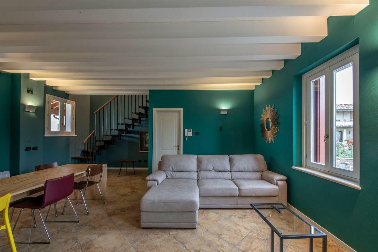 Вилла Designcontrodesign Дезенцано-дель-Гарда Экстерьер фото