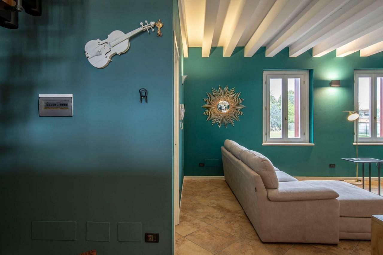 Вилла Designcontrodesign Дезенцано-дель-Гарда Экстерьер фото