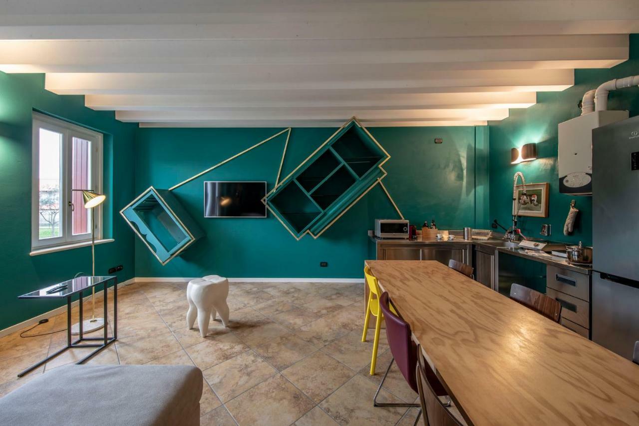 Вилла Designcontrodesign Дезенцано-дель-Гарда Экстерьер фото